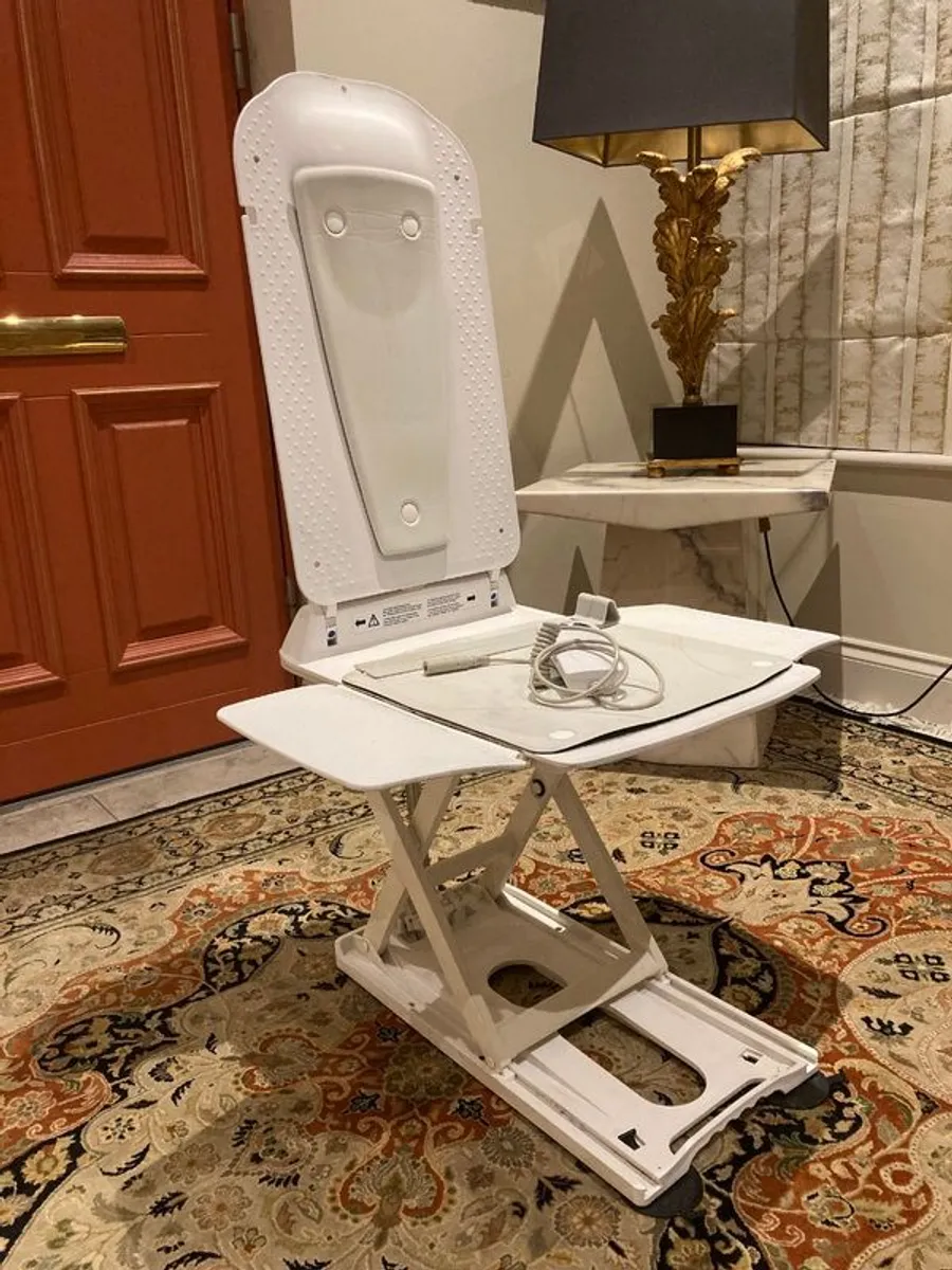 Electric Bathlift and lightweight shower seat - Image 1