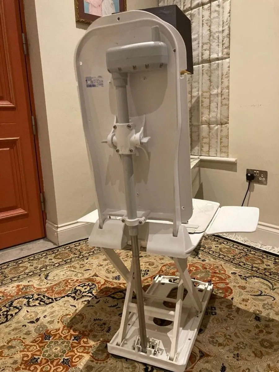 Electric Bathlift and lightweight shower seat - Image 2