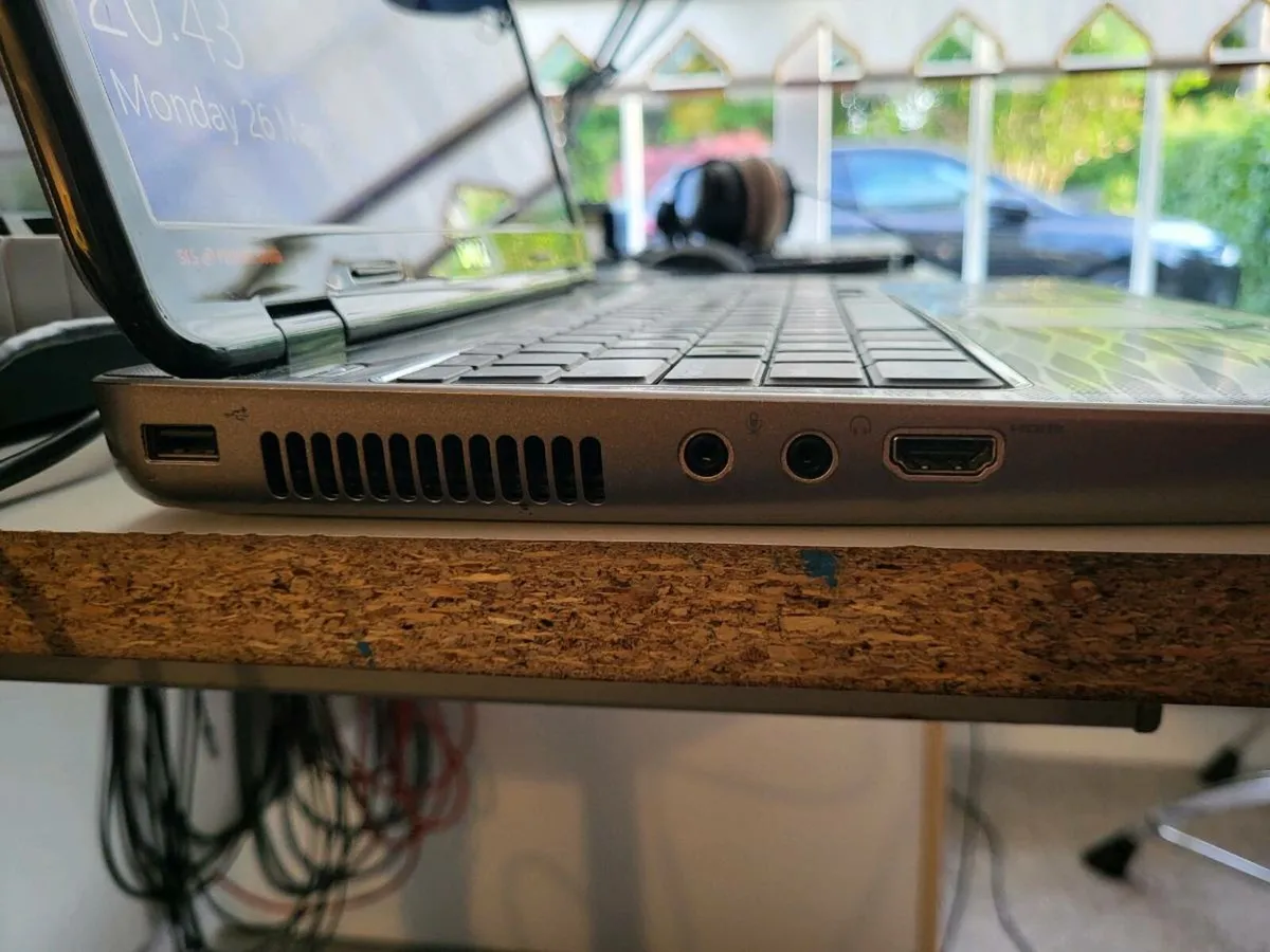 Del Inspiron Laptop - Image 4