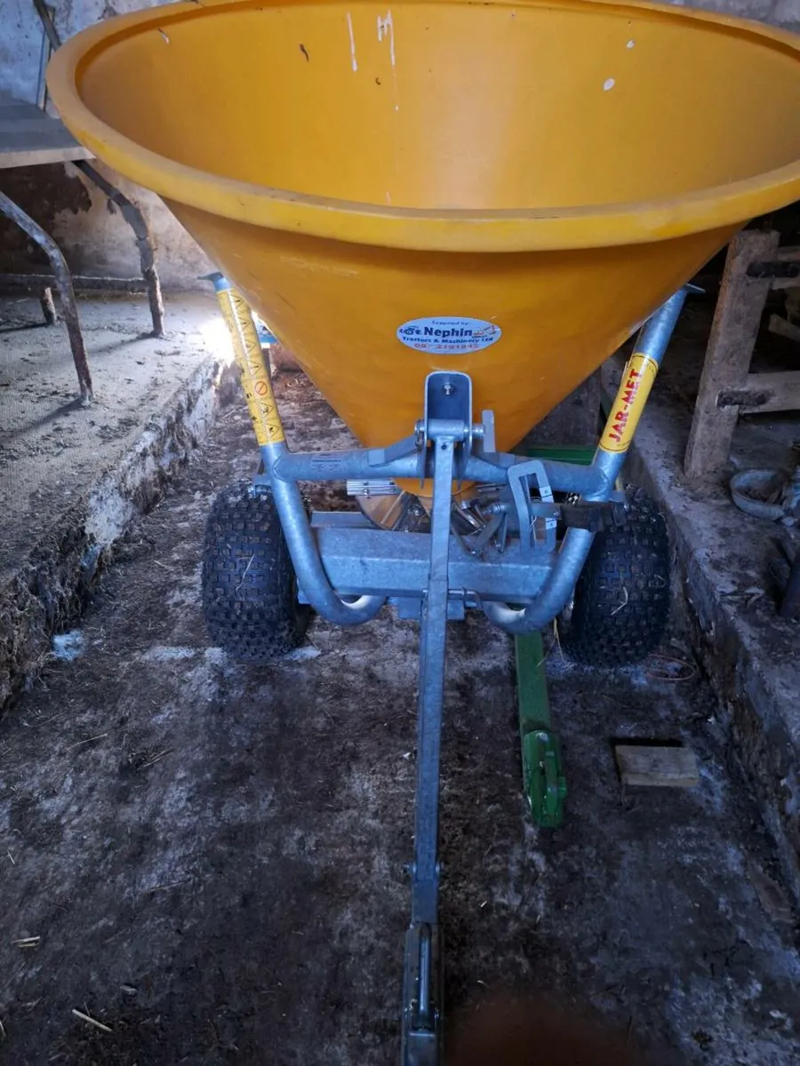 Jar-met quad fertiliser spreader - Image 1