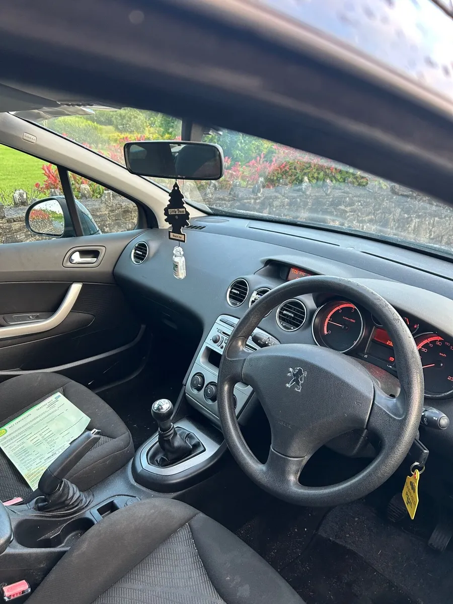 Peugeot 308 2010 - Image 2
