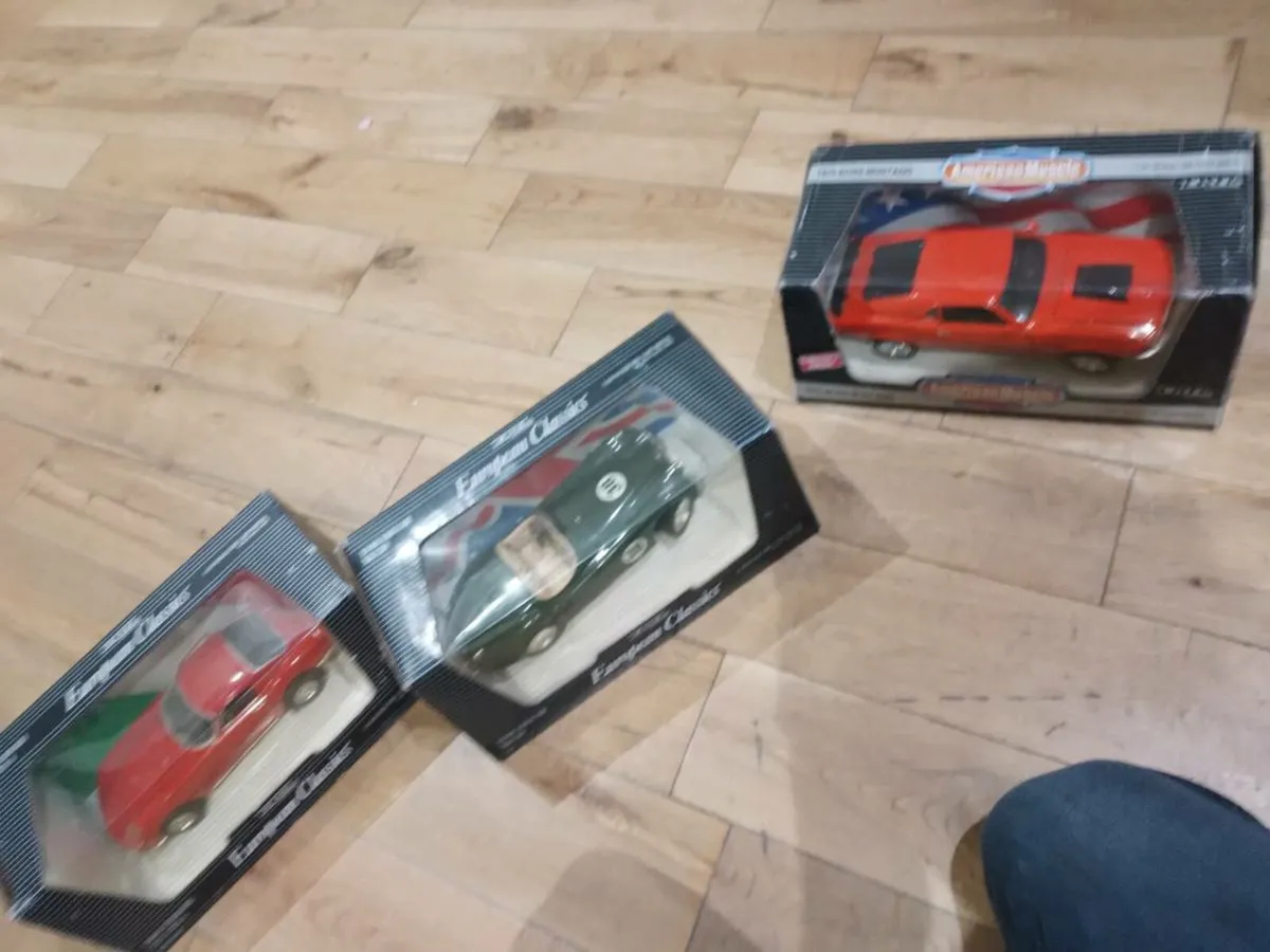 3 model cars - Image 1