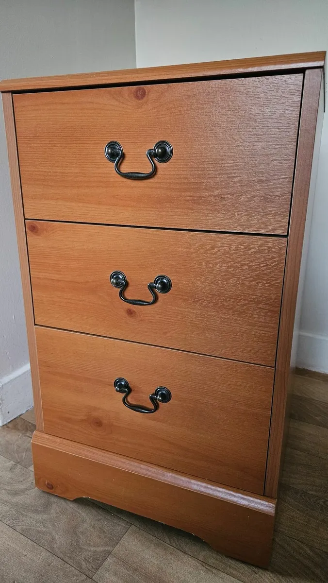 3 Lockers - Image 3
