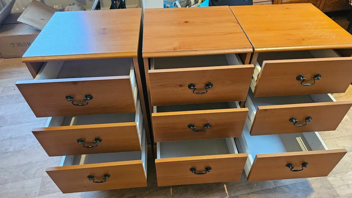 3 Lockers - Image 4