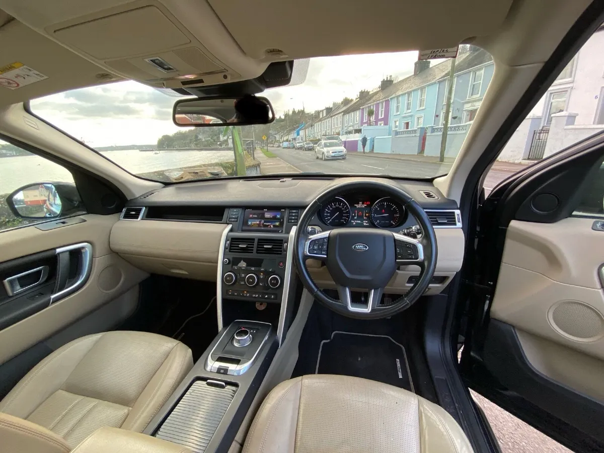 Land Rover Discovery Sport 2015 - Image 2