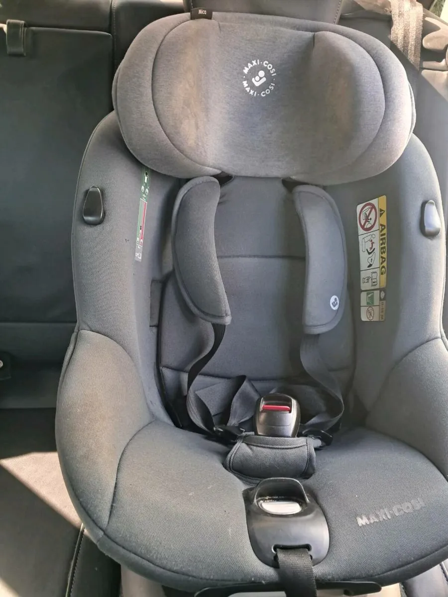 MaxiCosi mica 360° car seat and isofix base - Image 2