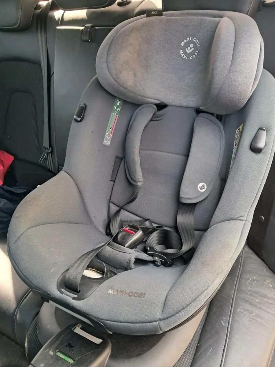 MaxiCosi mica 360° car seat and isofix base - Image 3