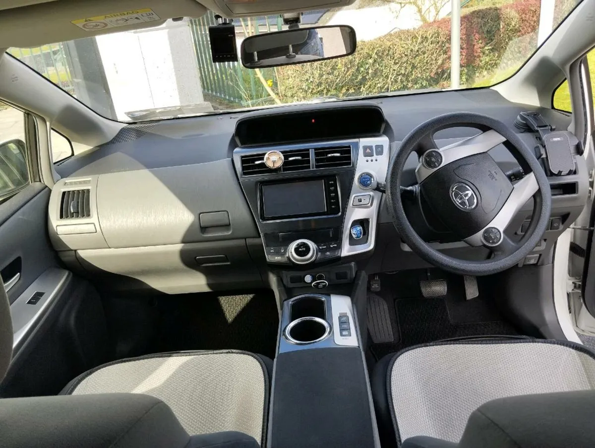 Toyota Prius 7seat - Image 3