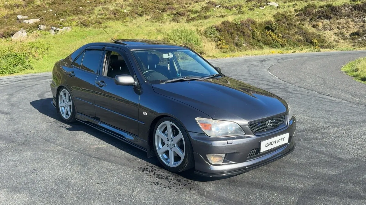 Lexus is200 - Image 2