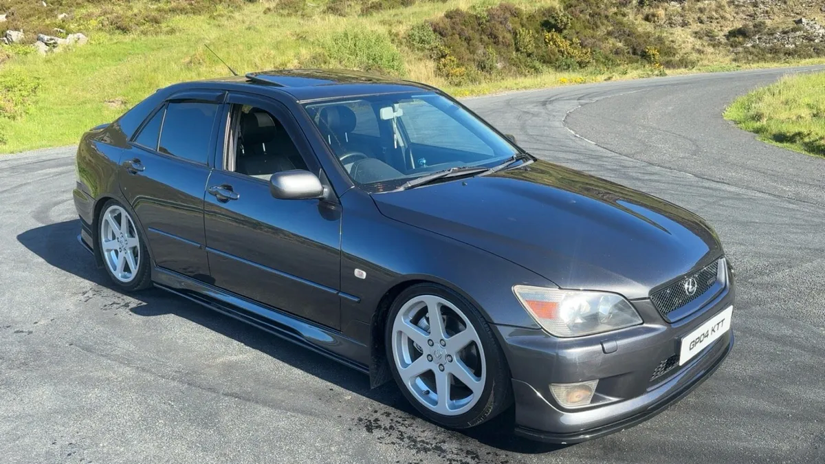 Lexus is200 - Image 1
