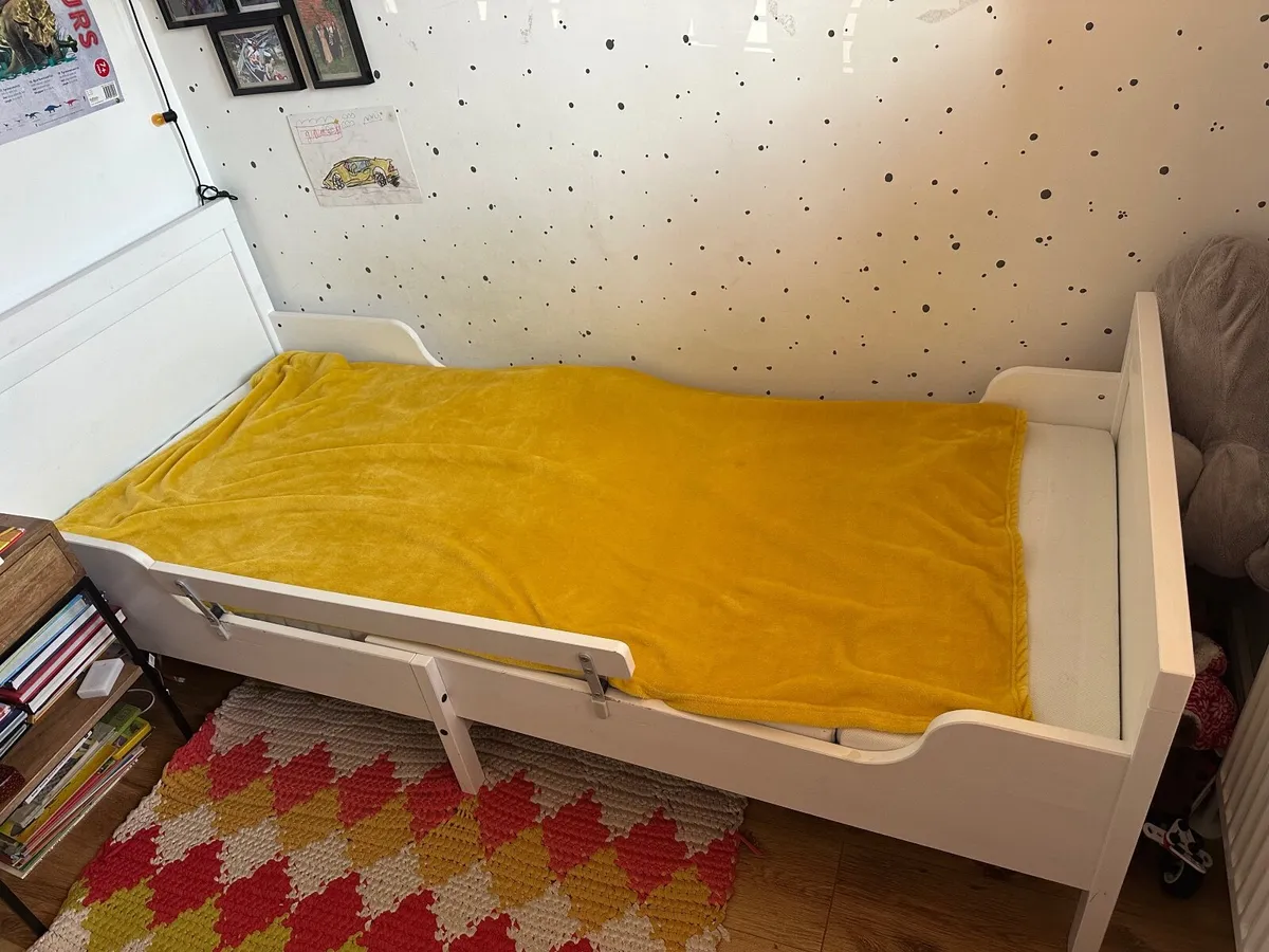 Child’s extendable bed with matress - Image 3