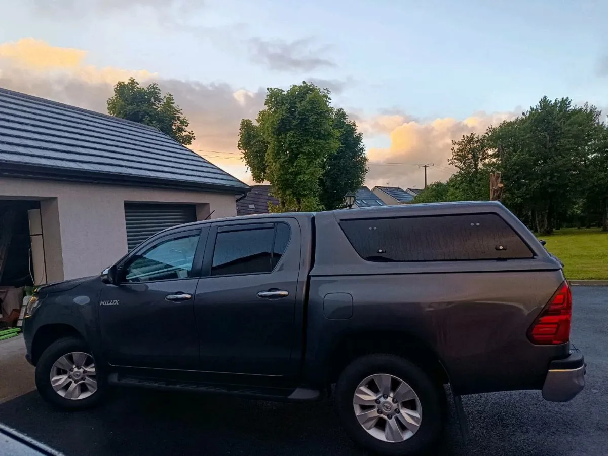 Toyota Hilux Sr5 - Image 3