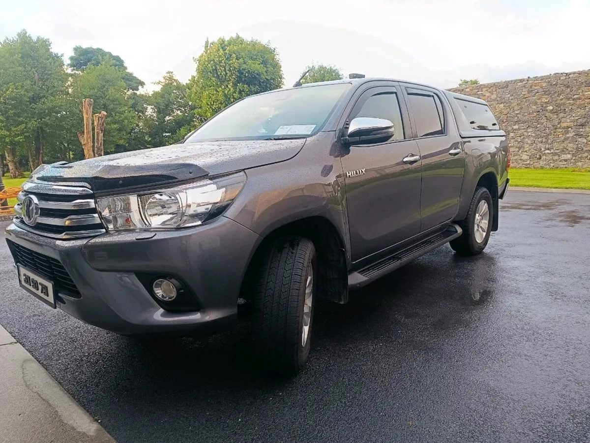 Toyota Hilux Sr5 - Image 1