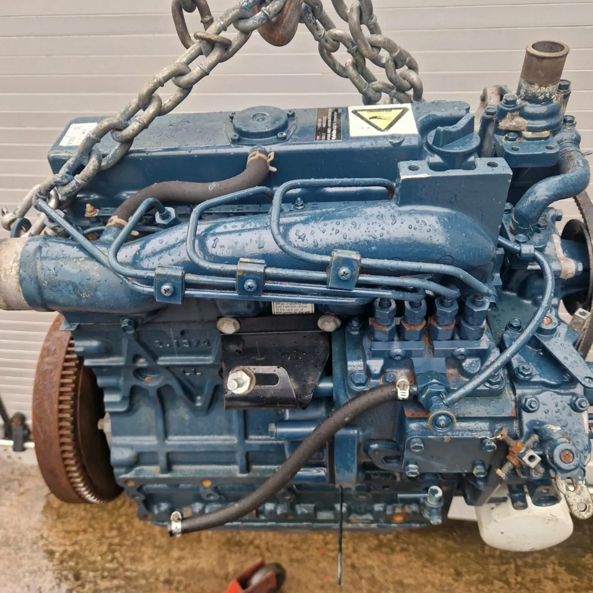 V2203 Kubota 4 cylinder diesel engine - Image 2