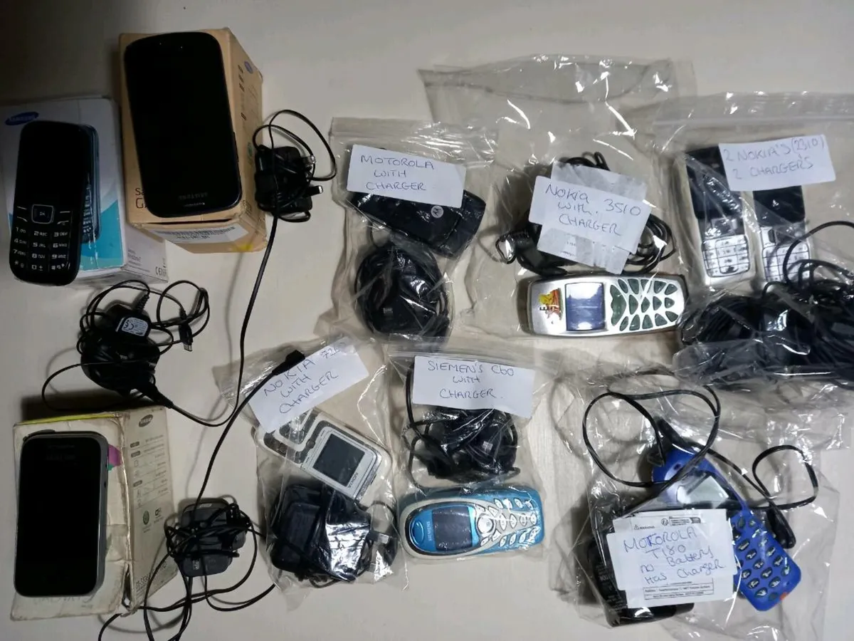 Selection Of Old Mobile phones - Image 2