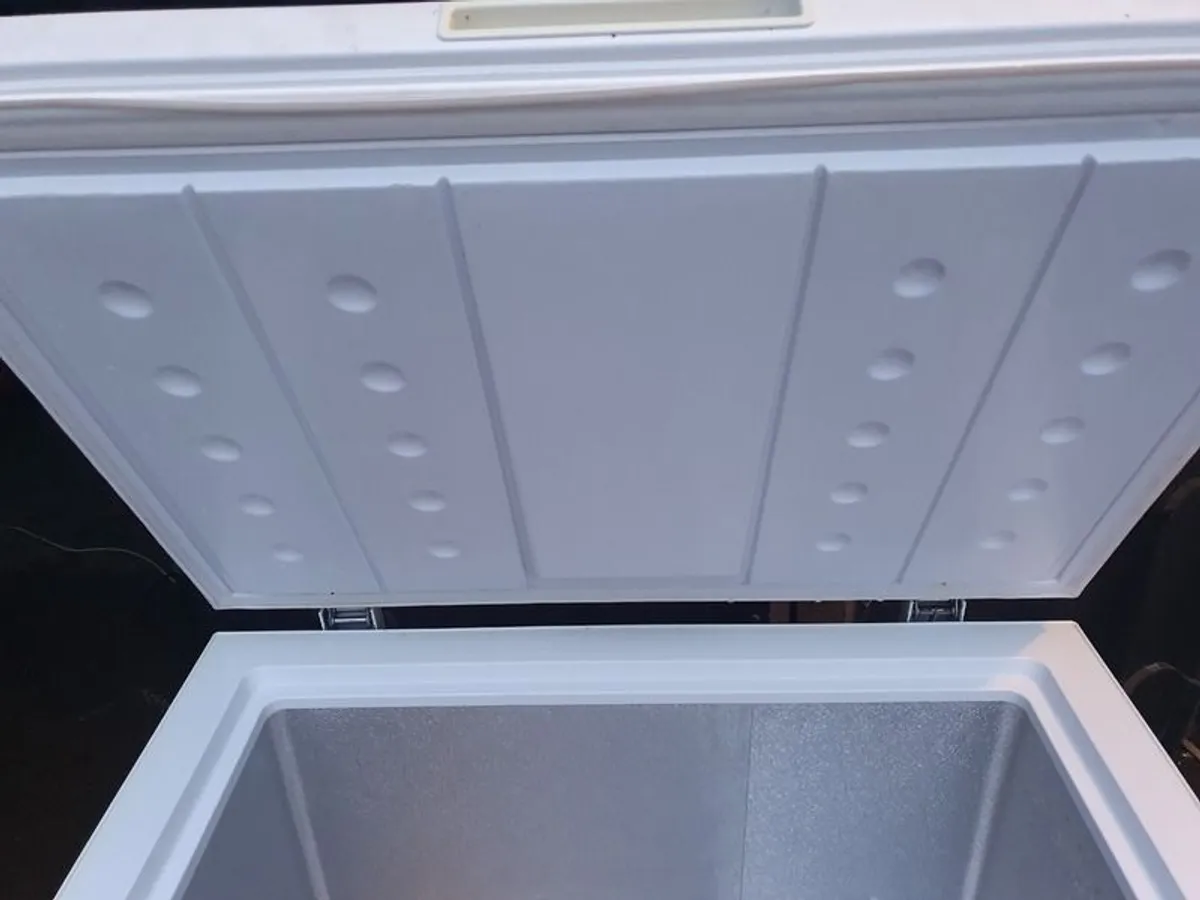 Logik chest  freezer - Image 4