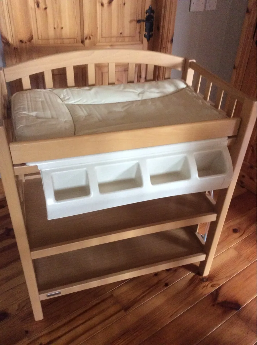 Baby changing unit - Image 1