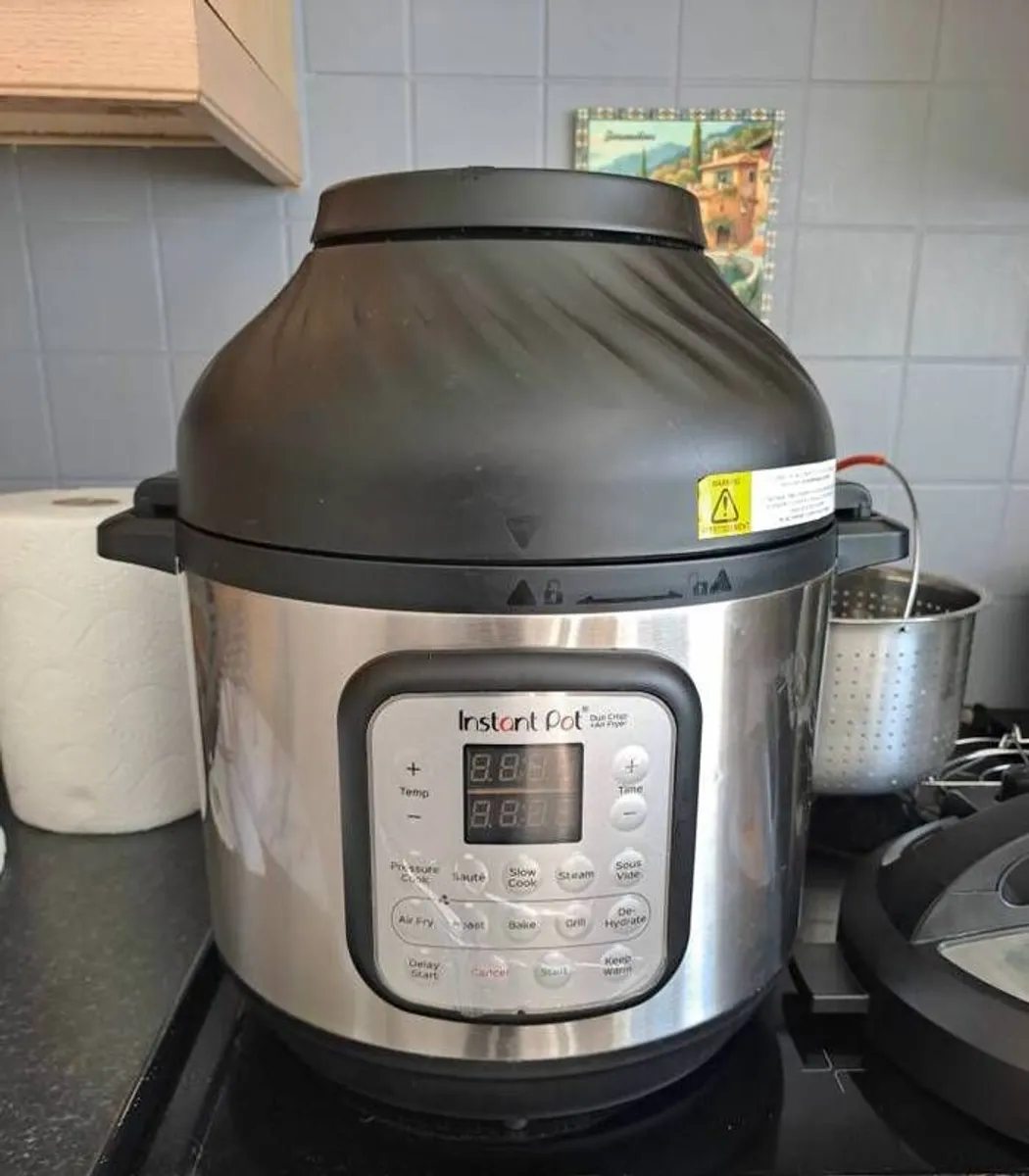 Duo crisp 11 in 1 multi cooker - Image 1