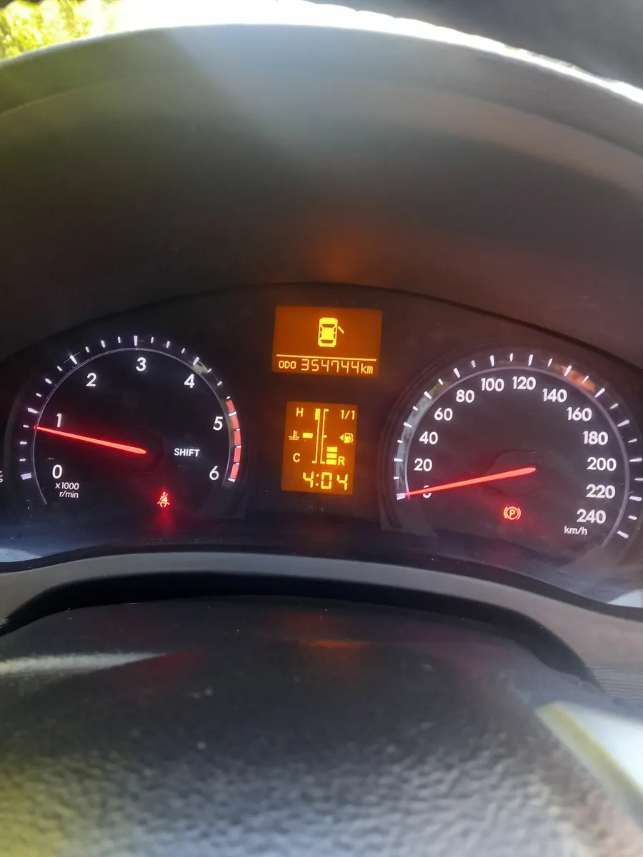 Toyota Avensis 2014 - Image 2
