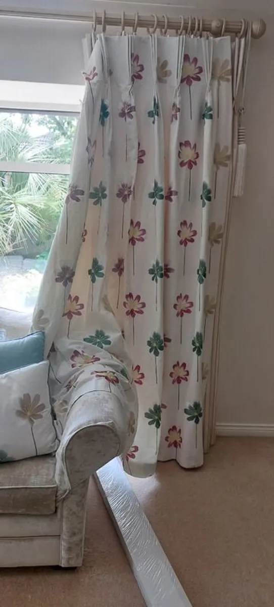 Curtains - Image 2