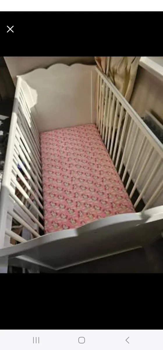 Baby cot and mattress - Image 1