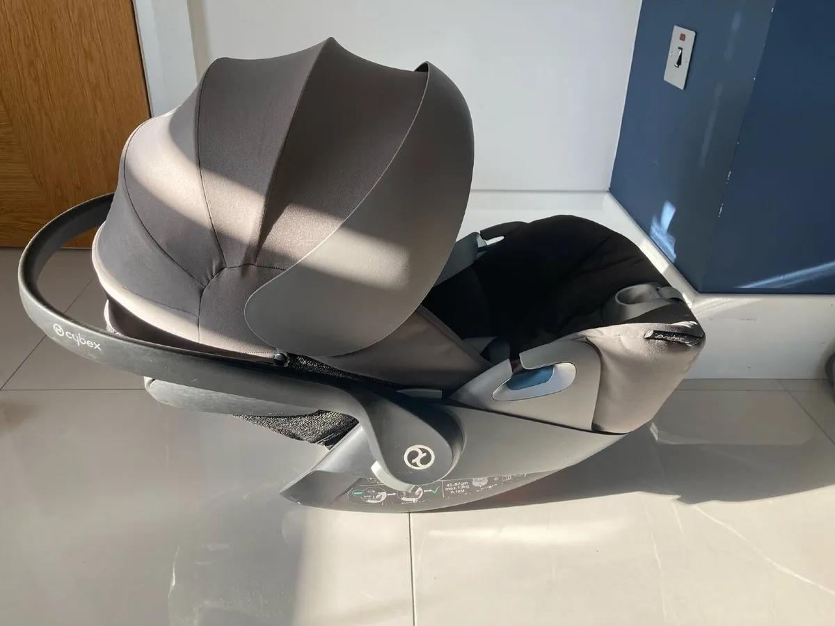 Cybex cloud z car seat with rotating base - Image 2