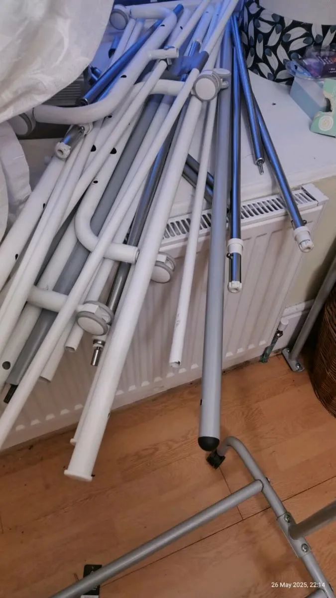 Cloths rails - Image 1