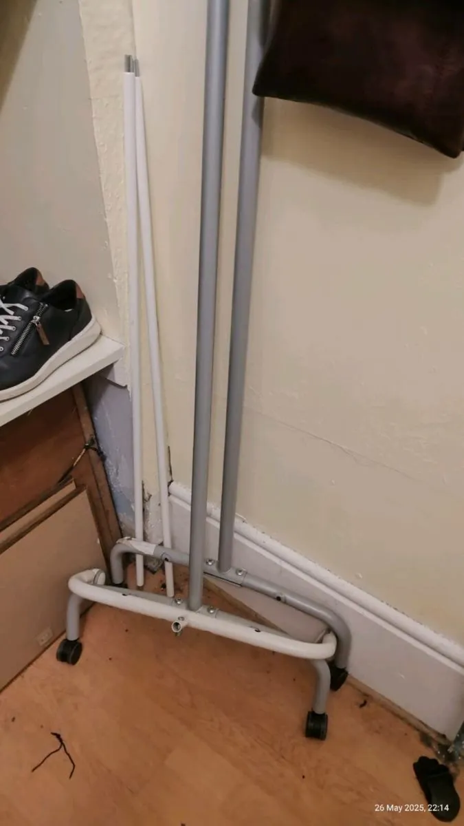 Cloths rails - Image 2