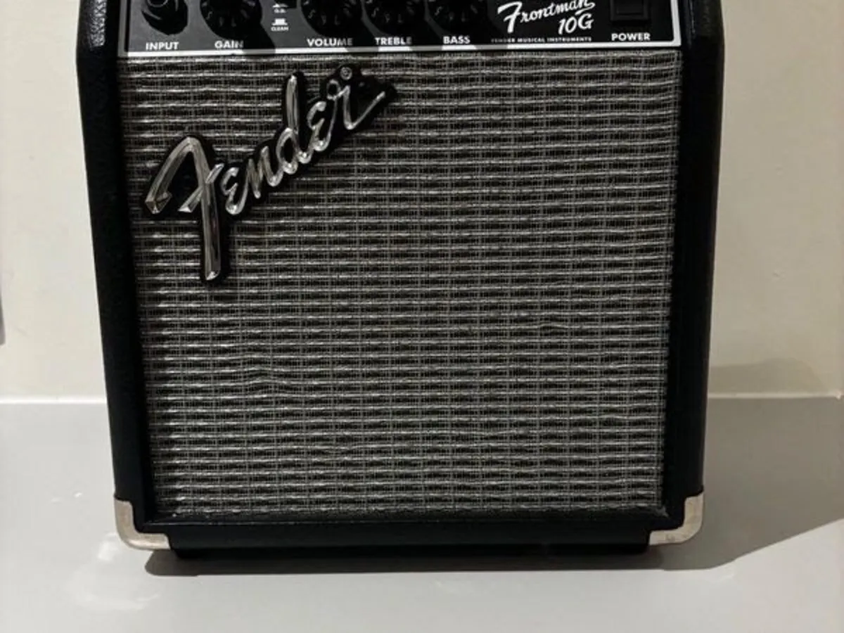 Fender 10g amplifier - Image 1