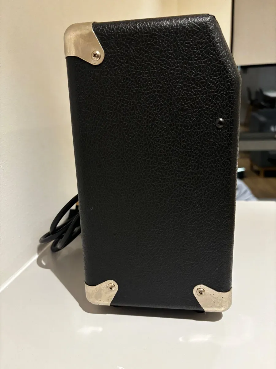 Fender 10g amplifier - Image 3