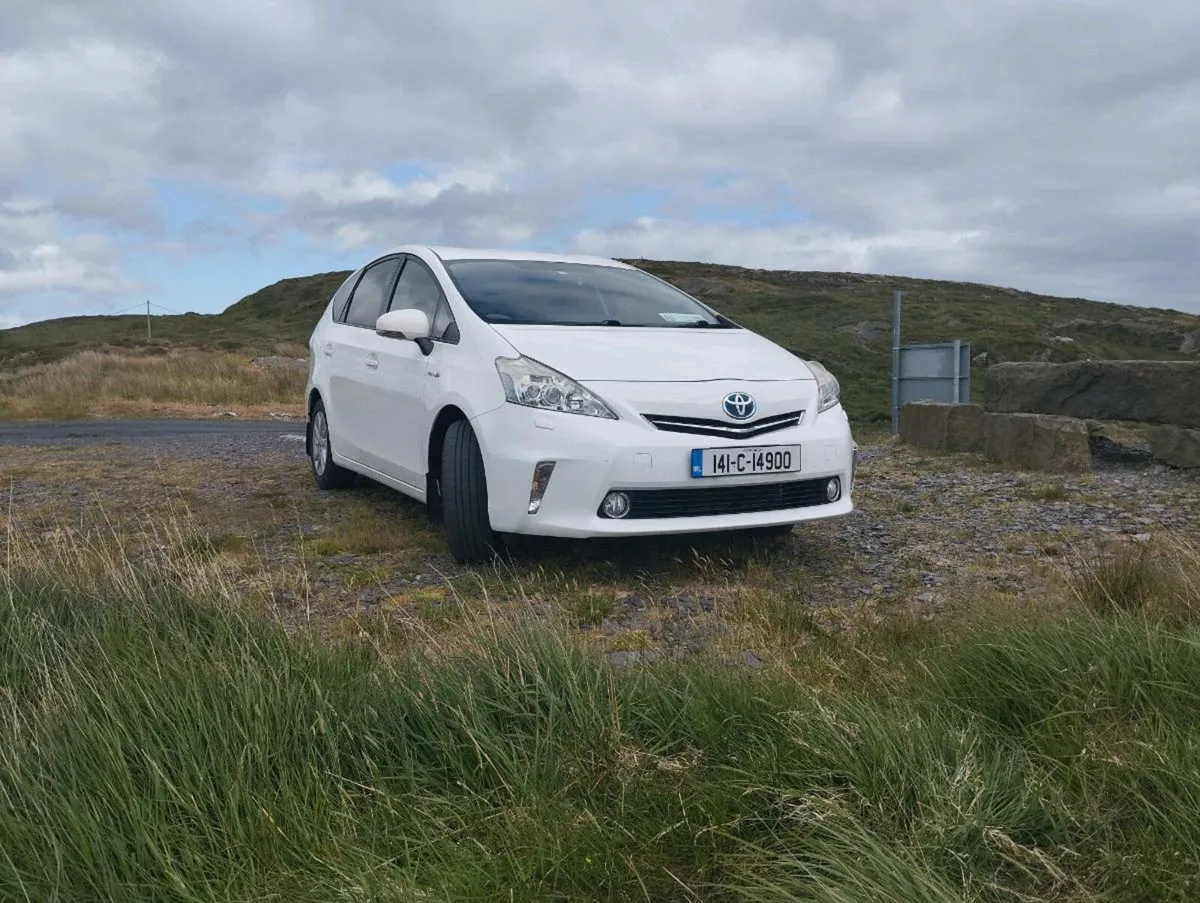 Toyota Prius 7seat - Image 1