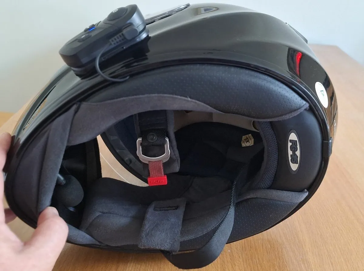 HJC Bluetooth Motorbike Helmet - Image 4
