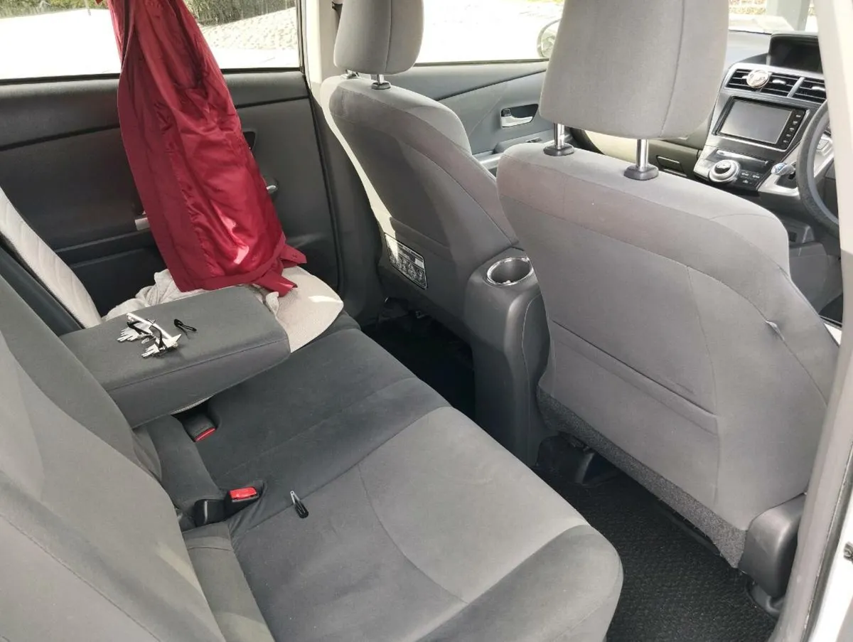 Toyota Prius 7 seater - Image 3