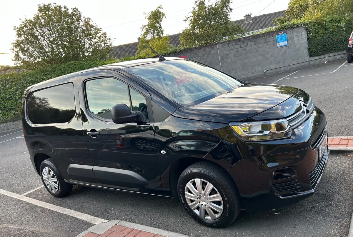Citroen Berlingo 2021 - Image 2