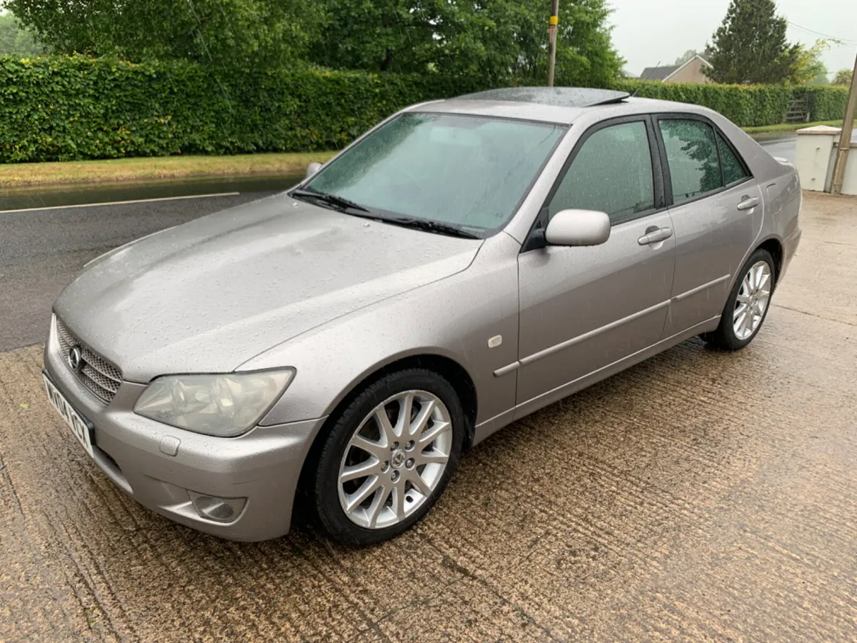 2004 LEXUS IS200 LE | BLACK LEATHER | SUNROOF - Image 1