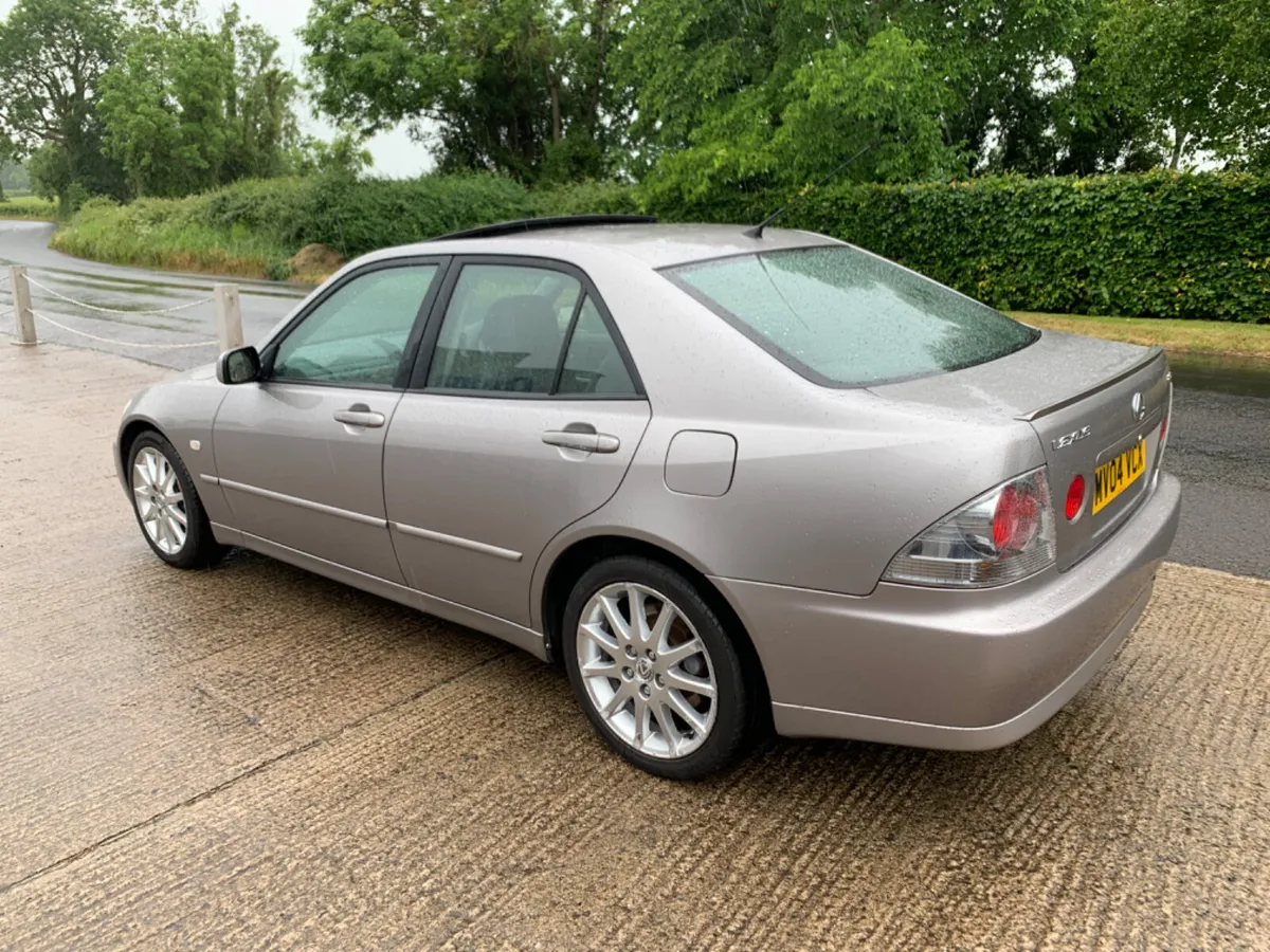 2004 LEXUS IS200 LE | BLACK LEATHER | SUNROOF - Image 3