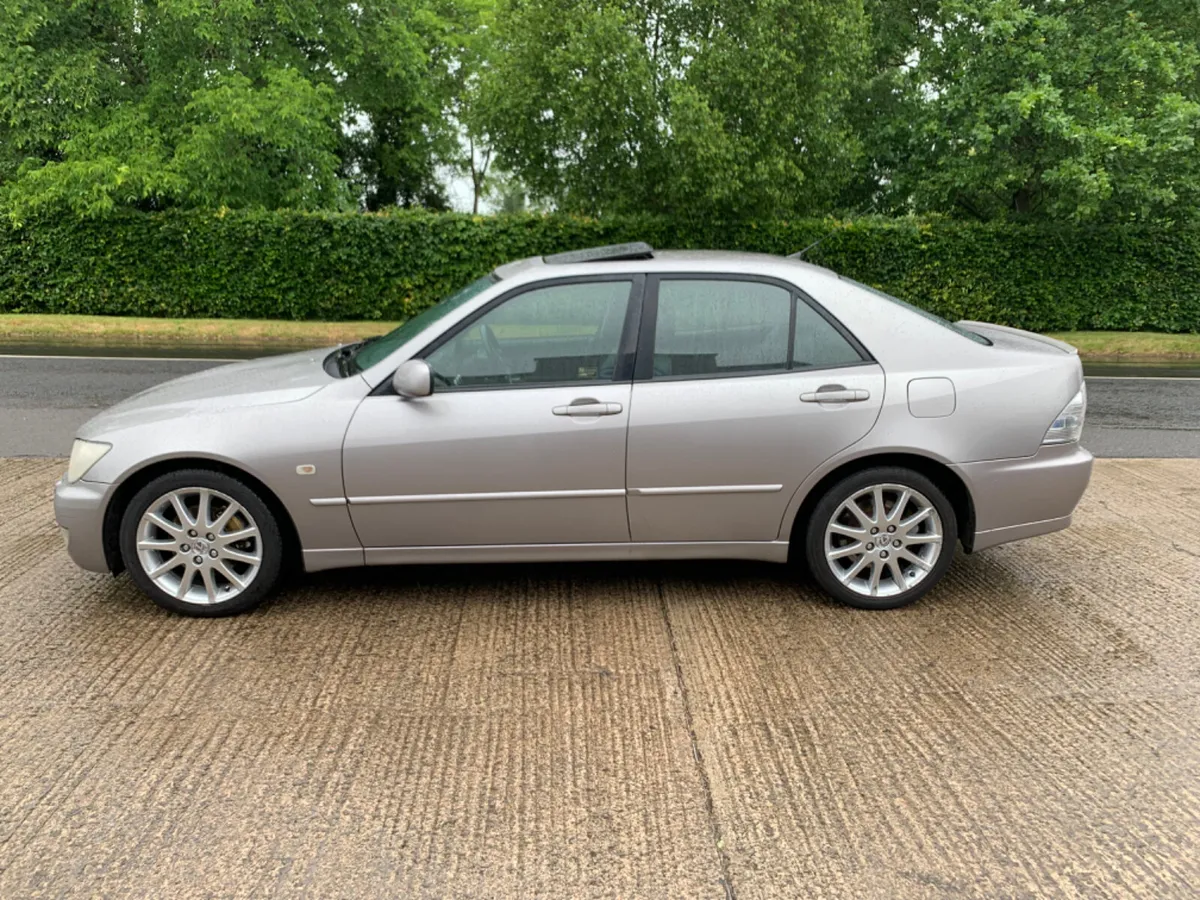 2004 LEXUS IS200 LE | BLACK LEATHER | SUNROOF - Image 4