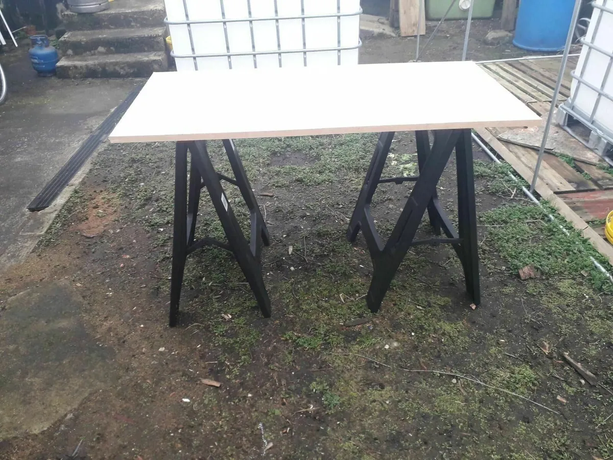 3 trestle tables, 6 legs + 3  tops, 50 e the lot - Image 1