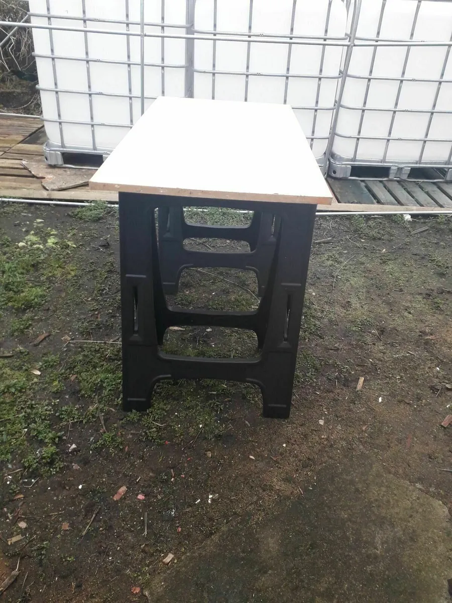 3 trestle tables, 6 legs + 3  tops, 50 e the lot - Image 2