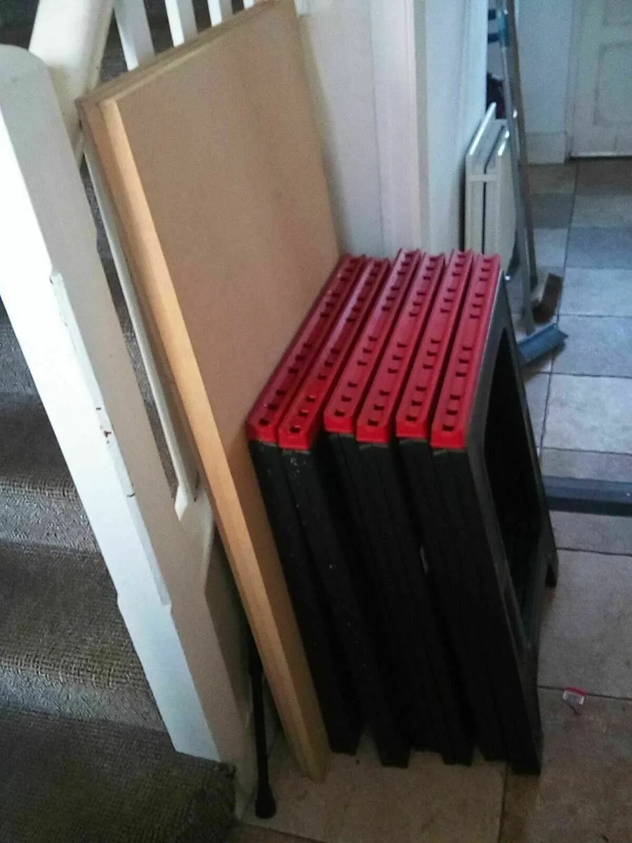 3 trestle tables, 6 legs + 3  tops, 50 e the lot - Image 3