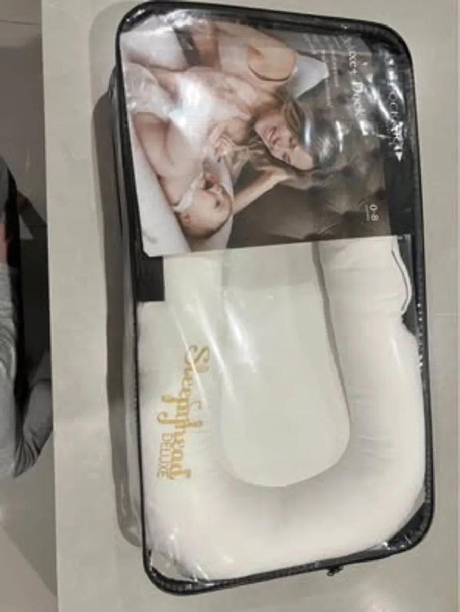 DockaTot/Sleepyhead baby nest with spare sheet - Image 1