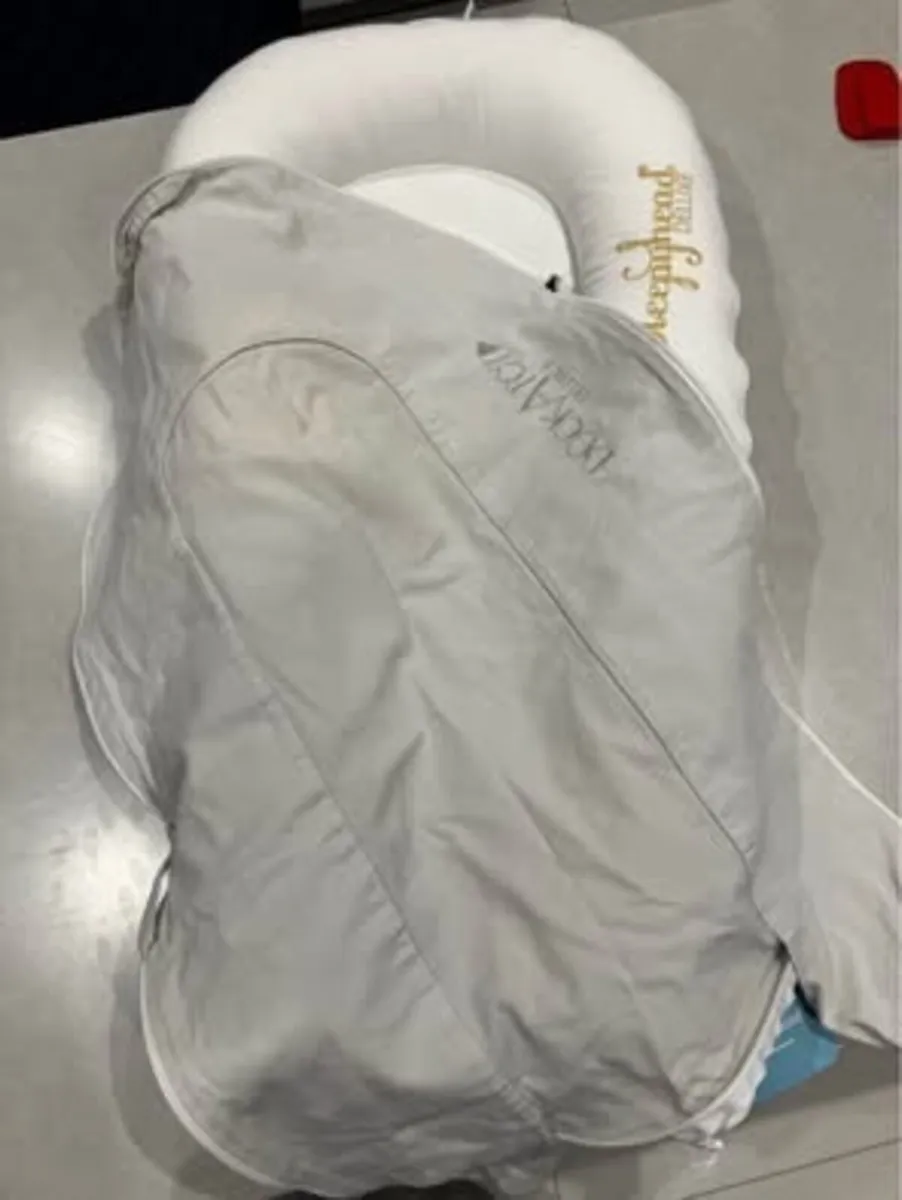 DockaTot/Sleepyhead baby nest with spare sheet - Image 3