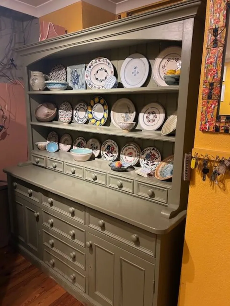 Dresser - Image 2