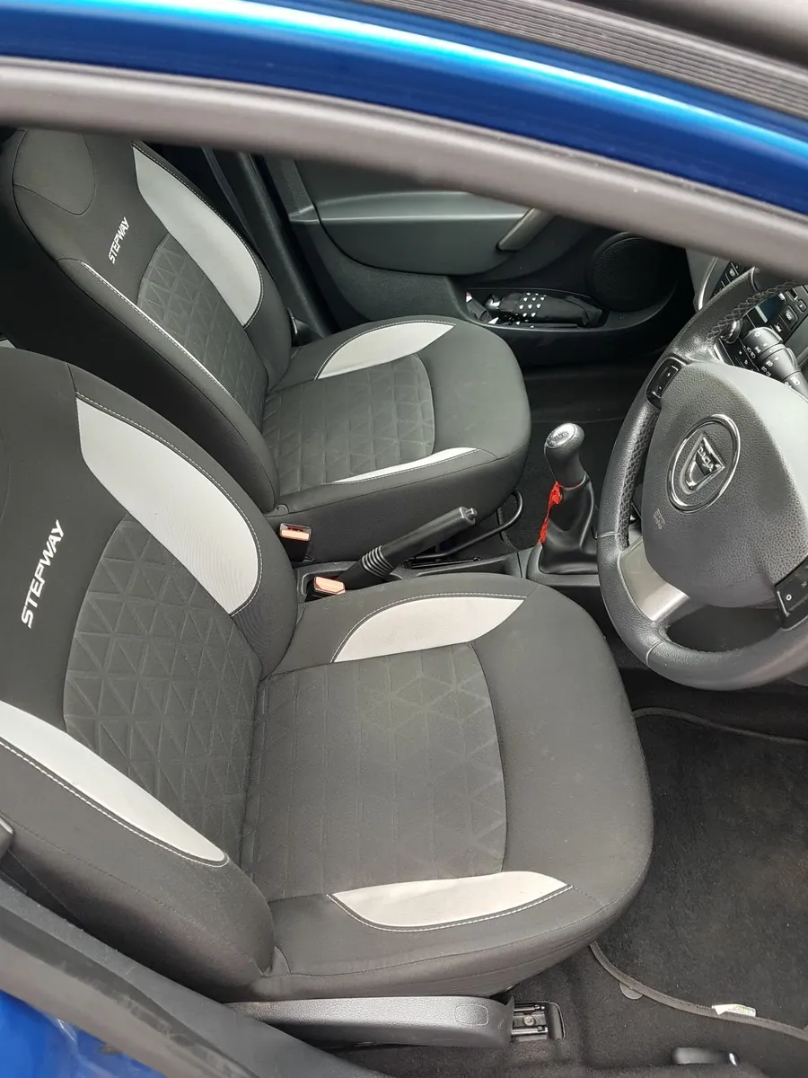 Dacia Sandero Stepway 2015- diesel - SIGNATURE - Image 4