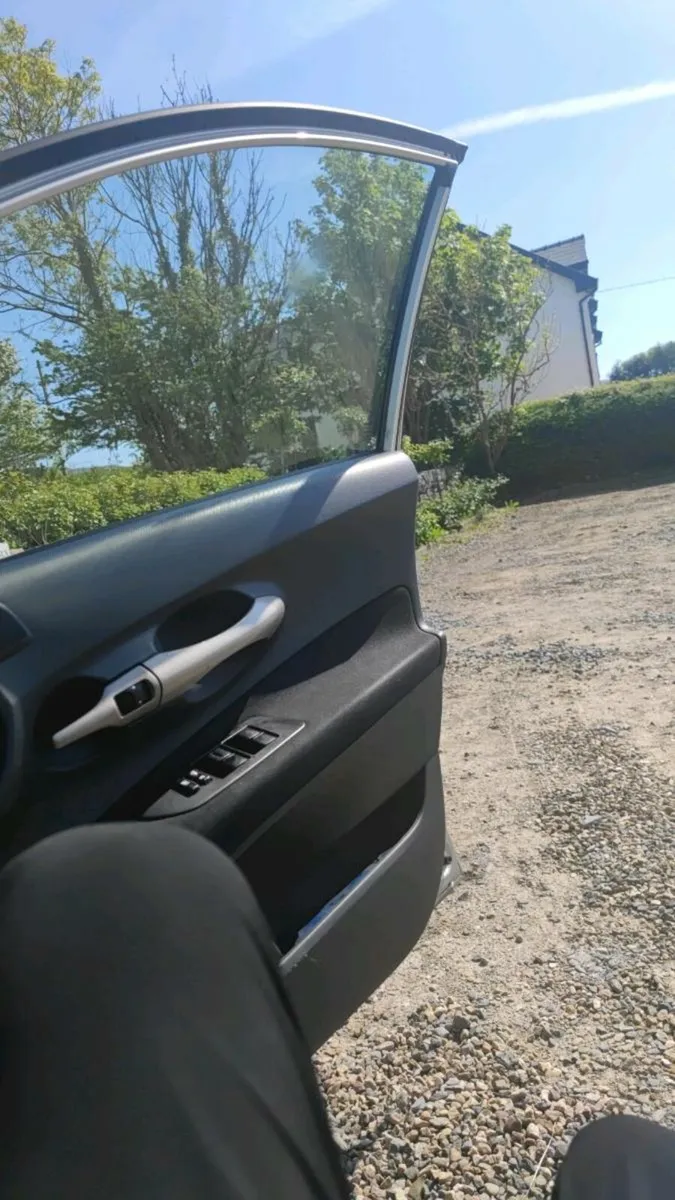 Toyota auris - Image 1