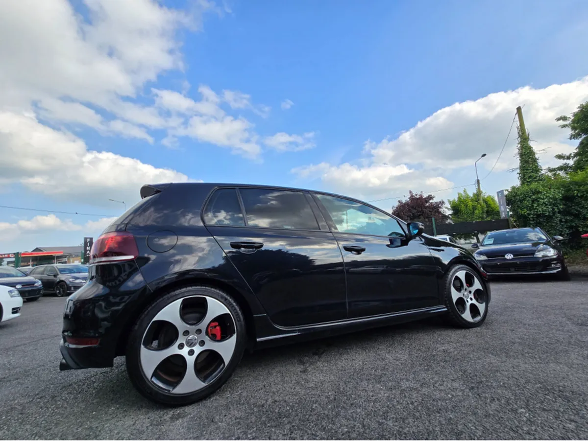 Volkswagen Golf 2.0 GTI - CLIMATRONIC - SPORT MODE - Image 3