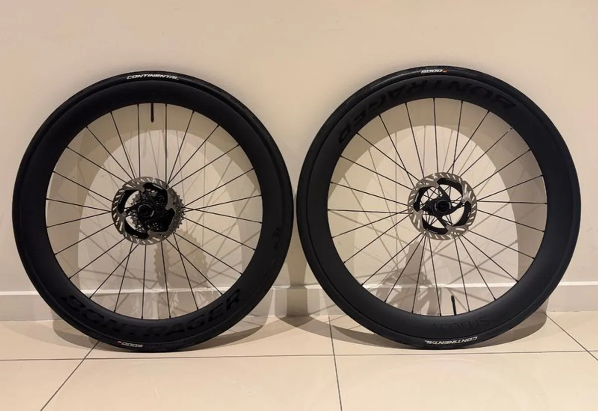 Bontrager Aeolus Pro 51 TLR Disc Road Wheel - Image 1