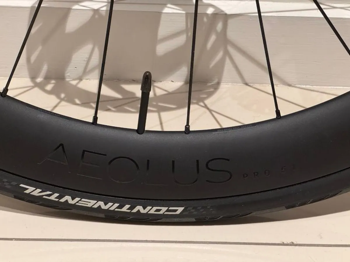 Bontrager Aeolus Pro 51 TLR Disc Road Wheel - Image 2