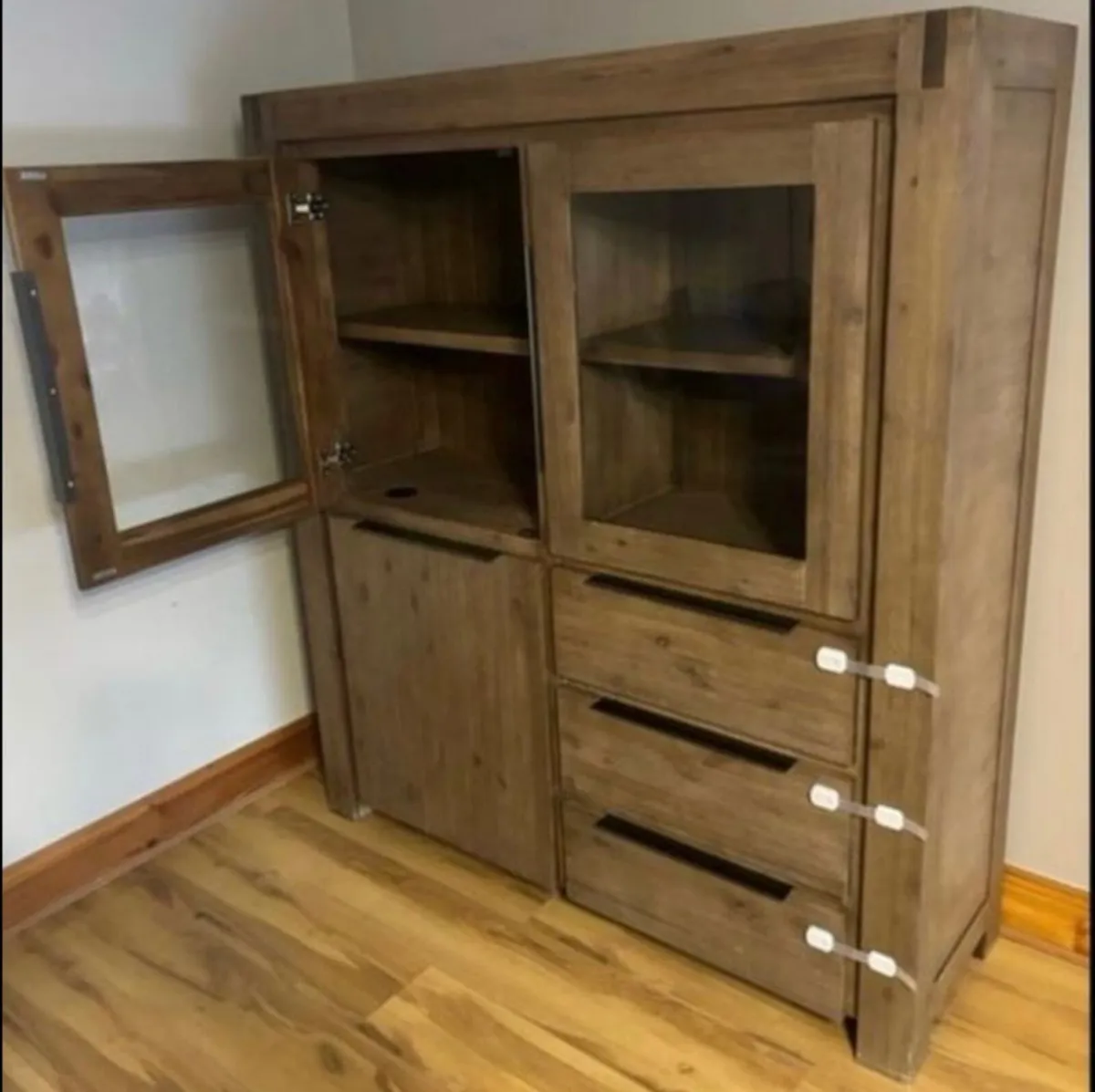 Cabinet - Image 1