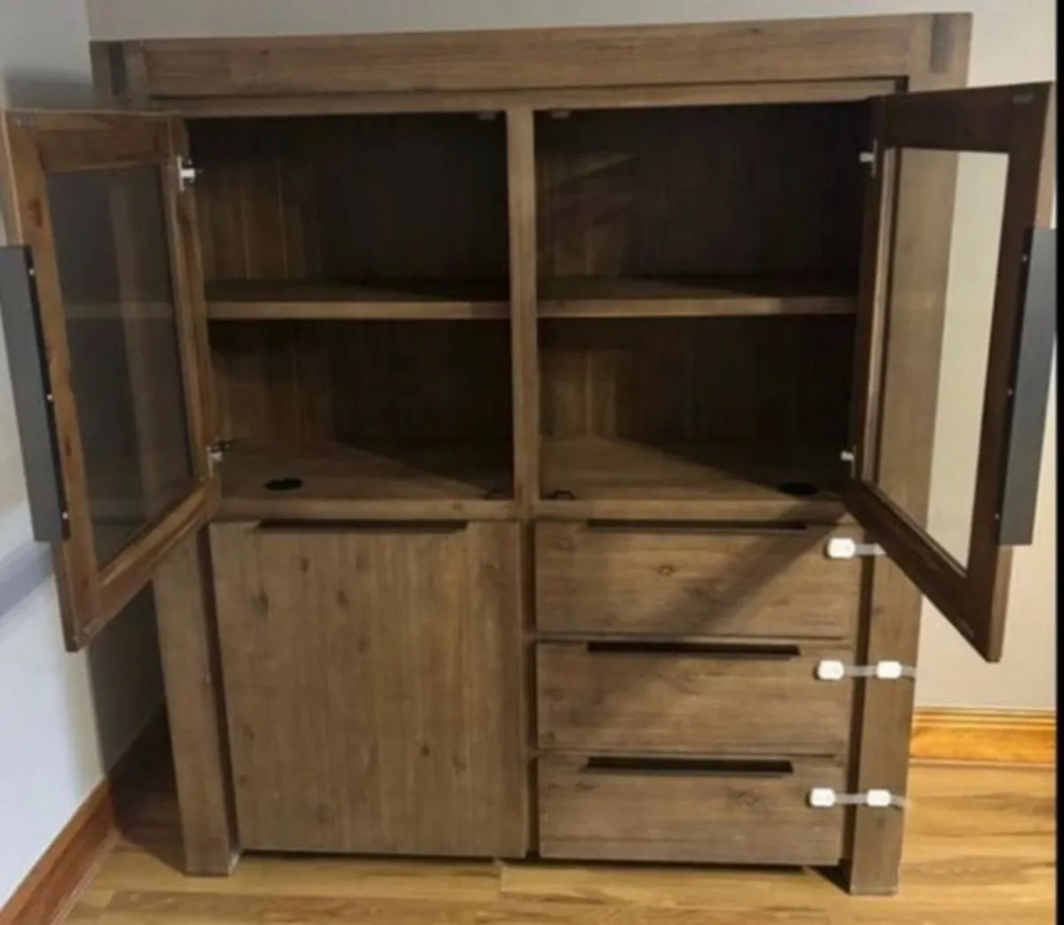 Cabinet - Image 2